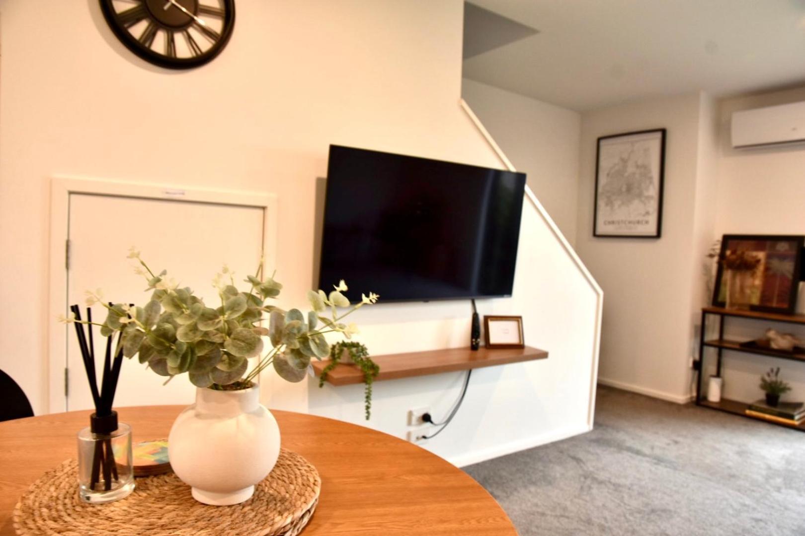 Close To Arena And One Kilometer From Railway Station Onsite Ev Car Park Christchurch Eksteriør billede